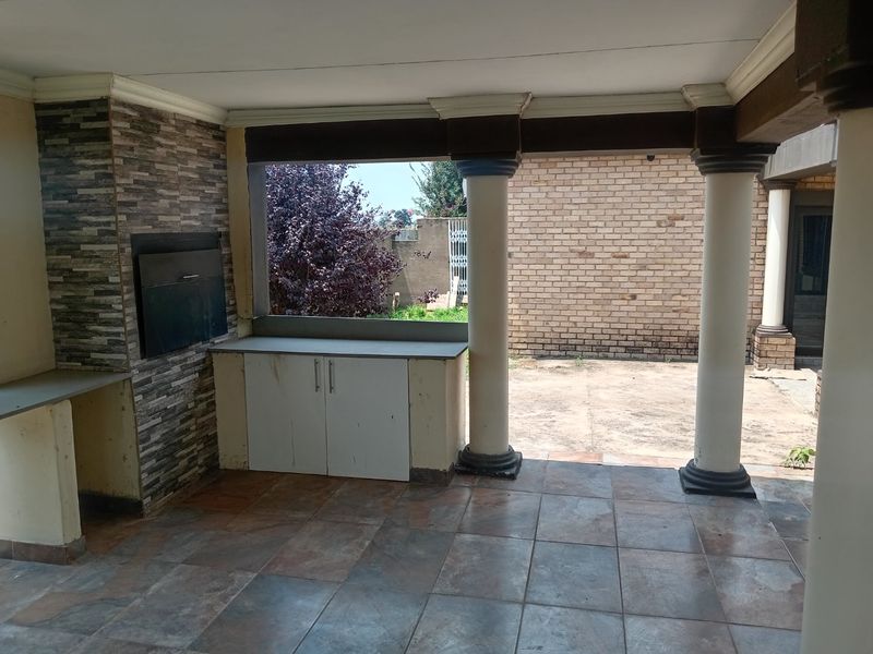 FIVE BEDROOM HOUSE AVAILABLE FOR SALE!!  - Photo 7