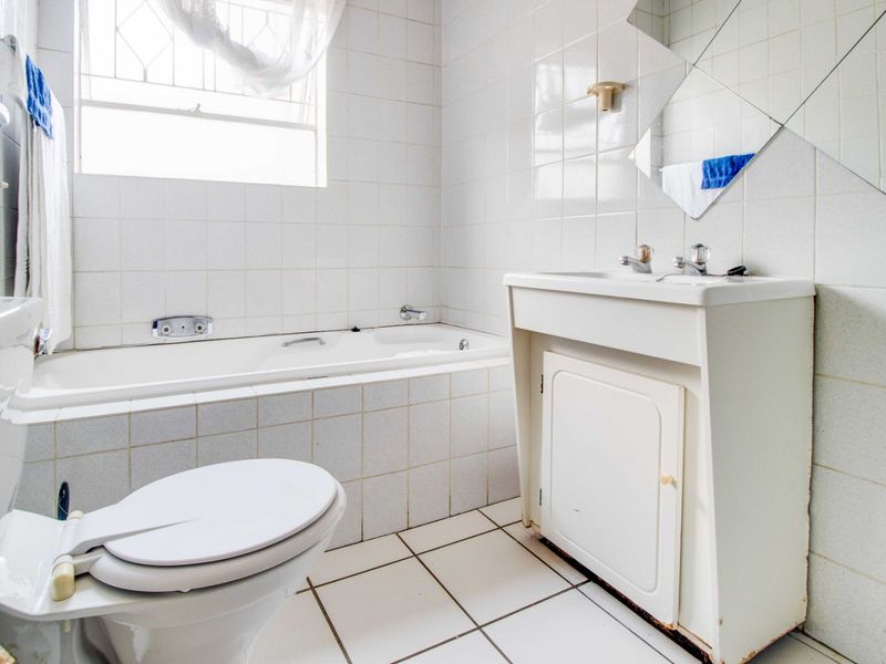 Great value in this 2 bedroom groundfloor unit in Buccleuch. - Photo 9