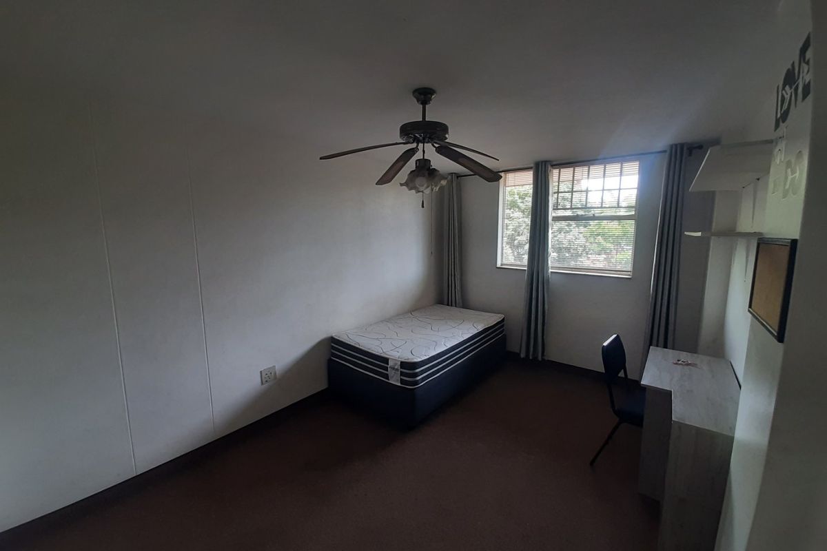 2 Bedroom Apartment For Sale In Hatfield  - Photo 2