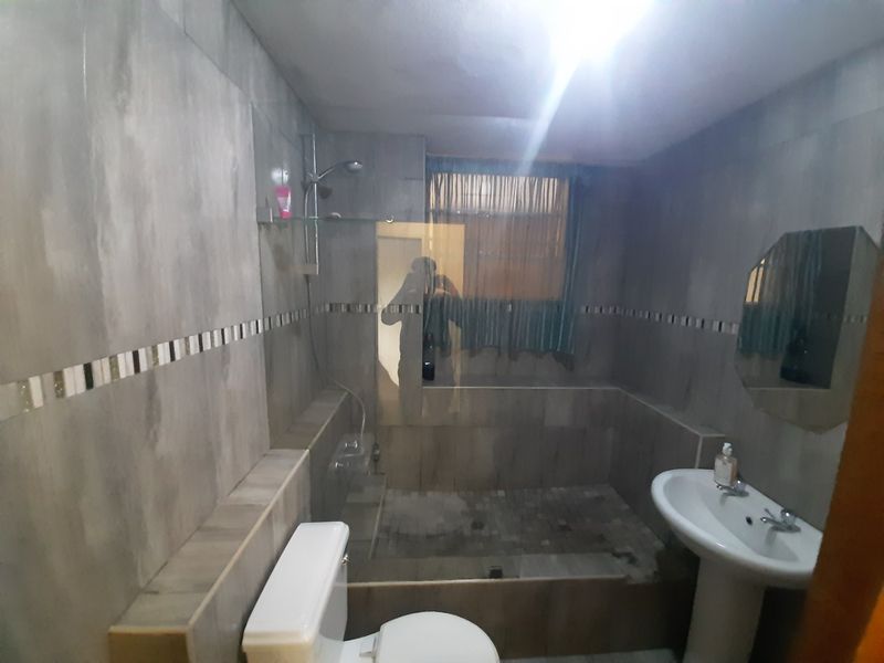 2 Bedroom Apartment For Sale In Hatfield  - Photo 9