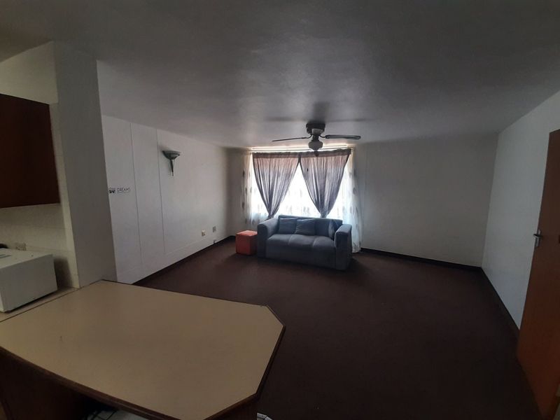 2 Bedroom Apartment For Sale In Hatfield  - Photo 5