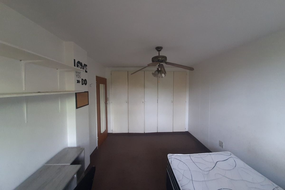 2 Bedroom Apartment For Sale In Hatfield  - Photo 3