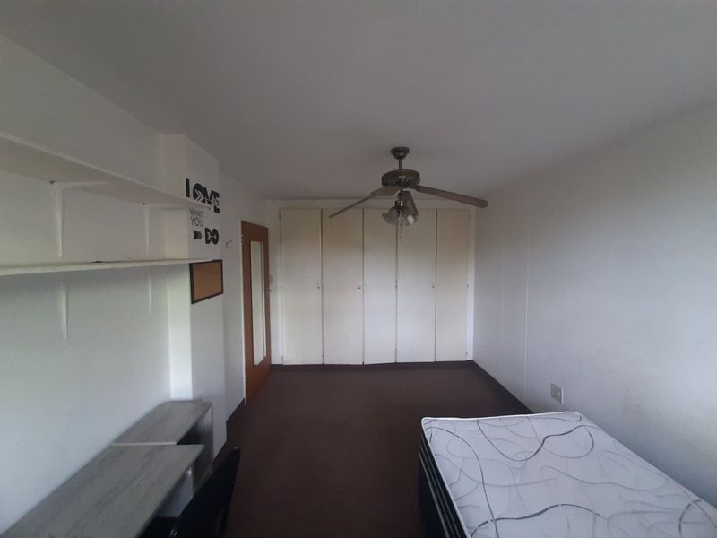 2 Bedroom Apartment For Sale In Hatfield  - Photo 3