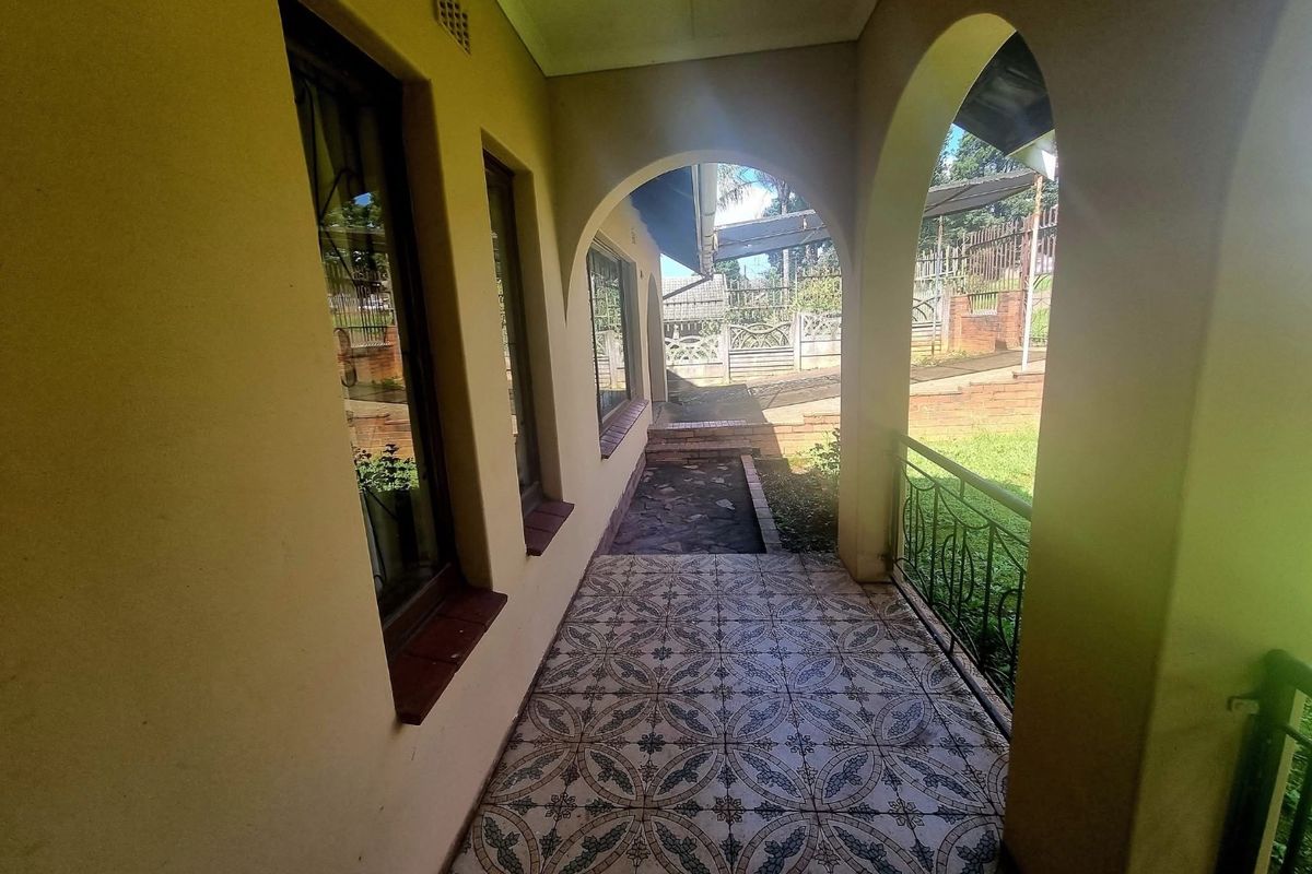 Much -loved family home of over 40 Years of cherished Memories!!! - Photo 2