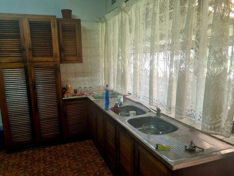 Much -loved family home of over 40 Years of cherished Memories!!! - Photo 9