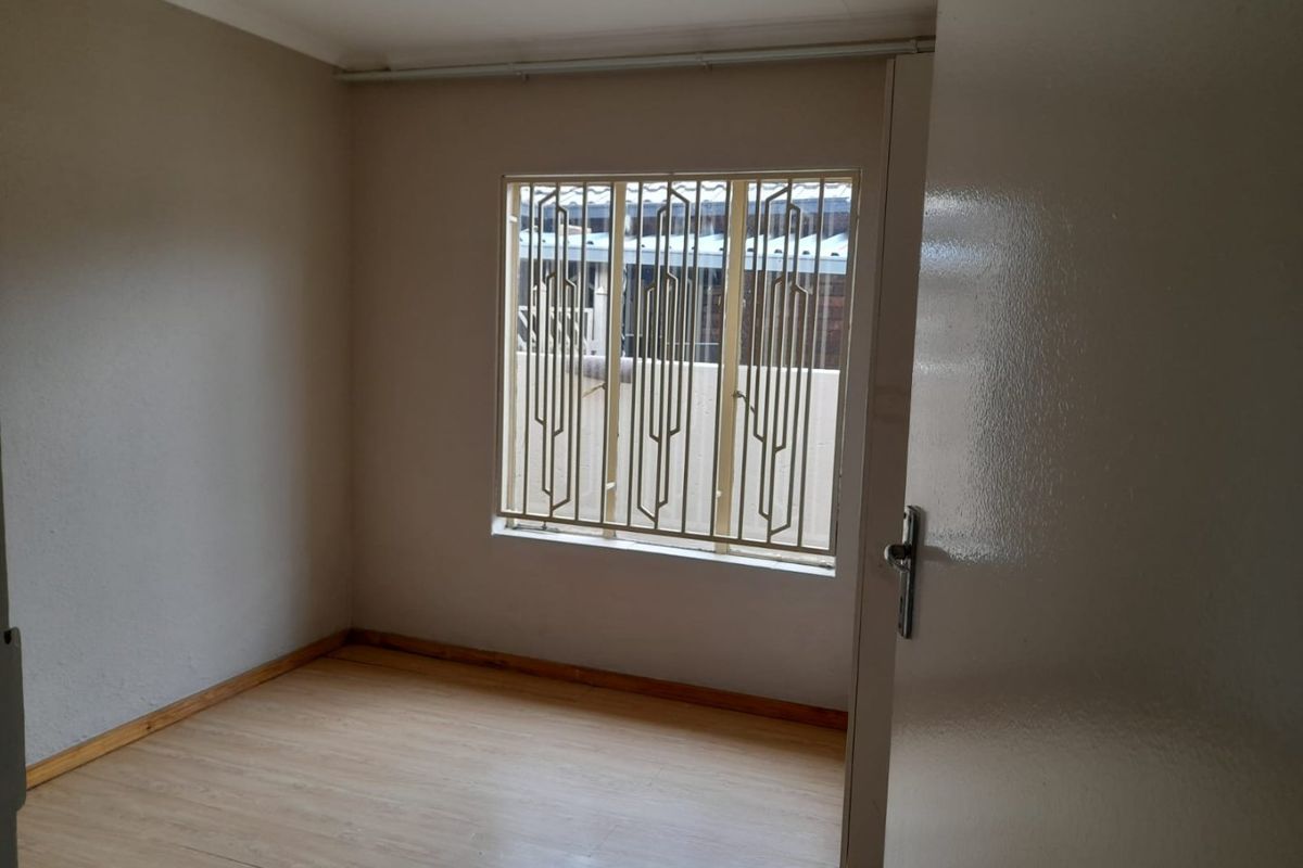 Danville 4 Bed Neat Family Home  - Photo 5