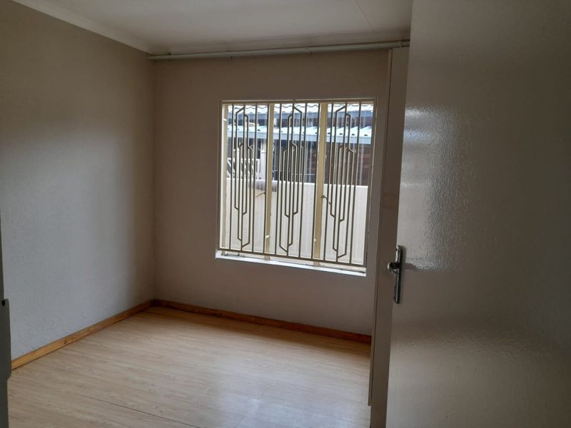 Danville 4 Bed Neat Family Home  - Photo 5