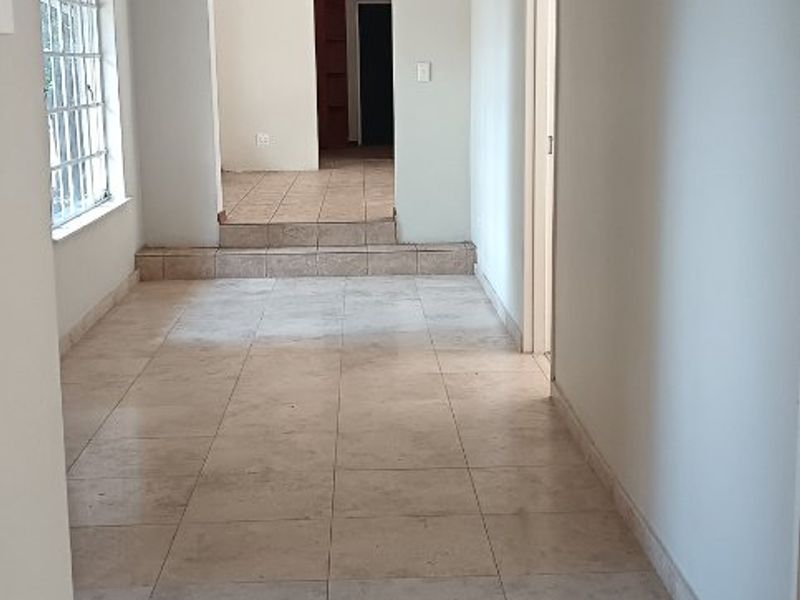 4-Bedroom Family Home / srand  alone – Vorna Valley – R1 500 000 - Photo 2