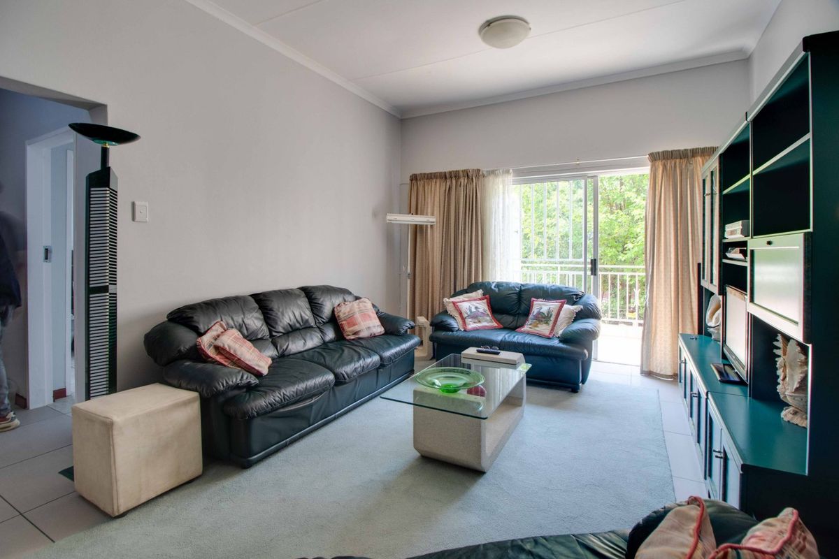 Buccleuch flat with pool and bright living spaces - Photo 2