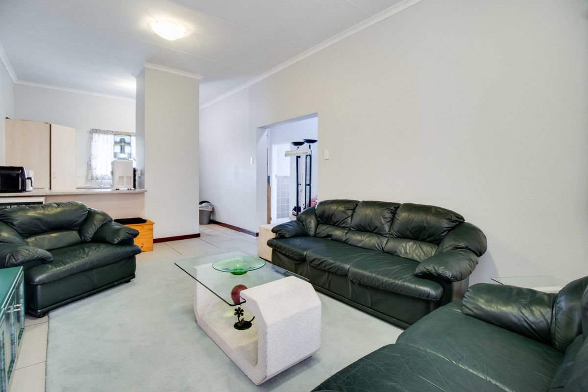 Buccleuch flat with pool and bright living spaces - Photo 5