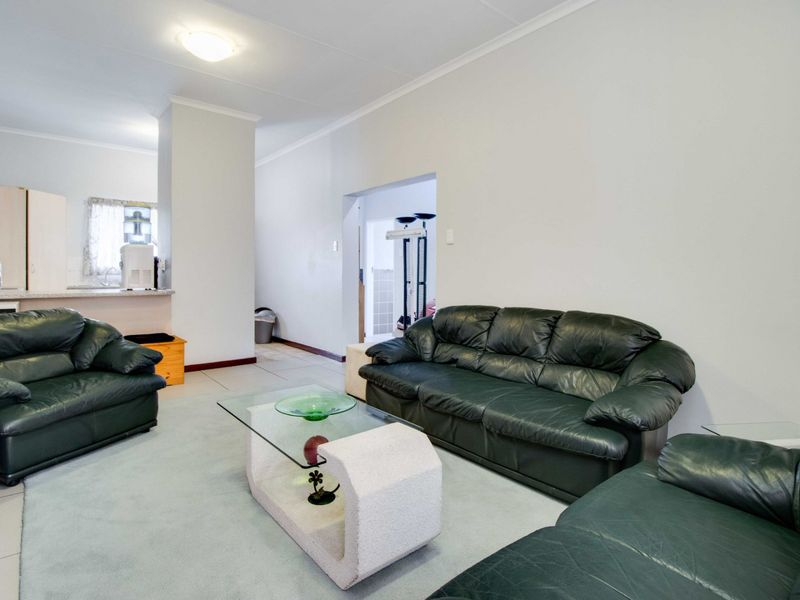 Buccleuch flat with pool and bright living spaces - Photo 5