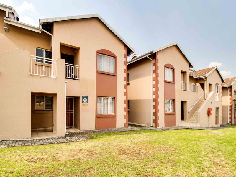 Buccleuch flat with pool and bright living spaces - Photo 6