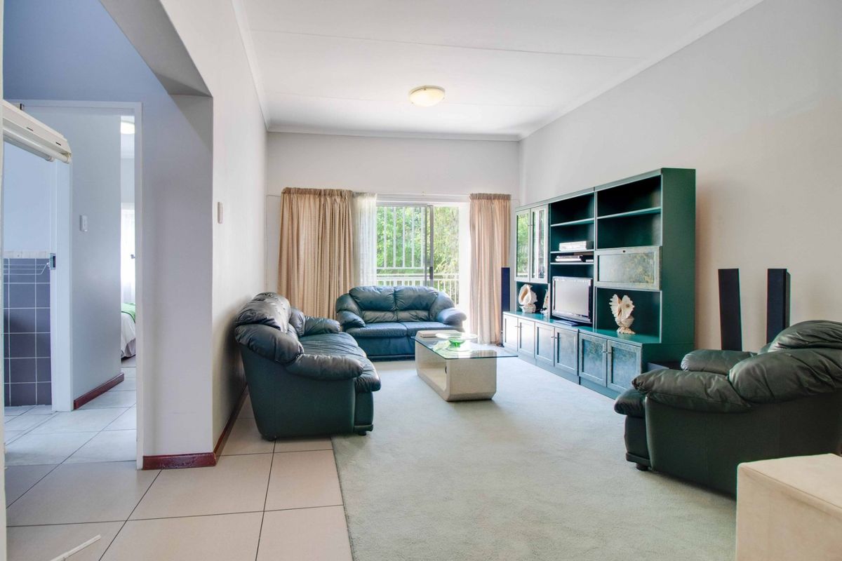 Buccleuch flat with pool and bright living spaces - Photo 4