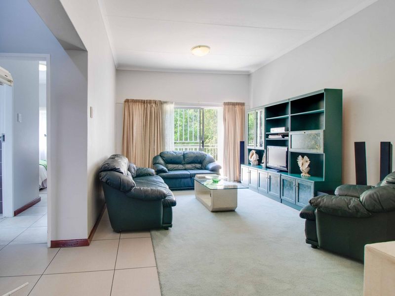 Buccleuch flat with pool and bright living spaces - Photo 4