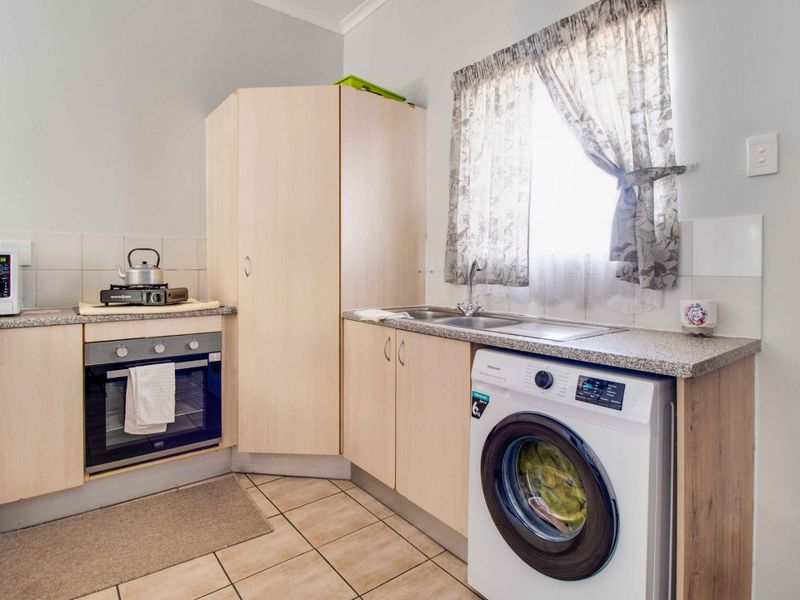 Buccleuch haven flat with pool and garden - Photo 9