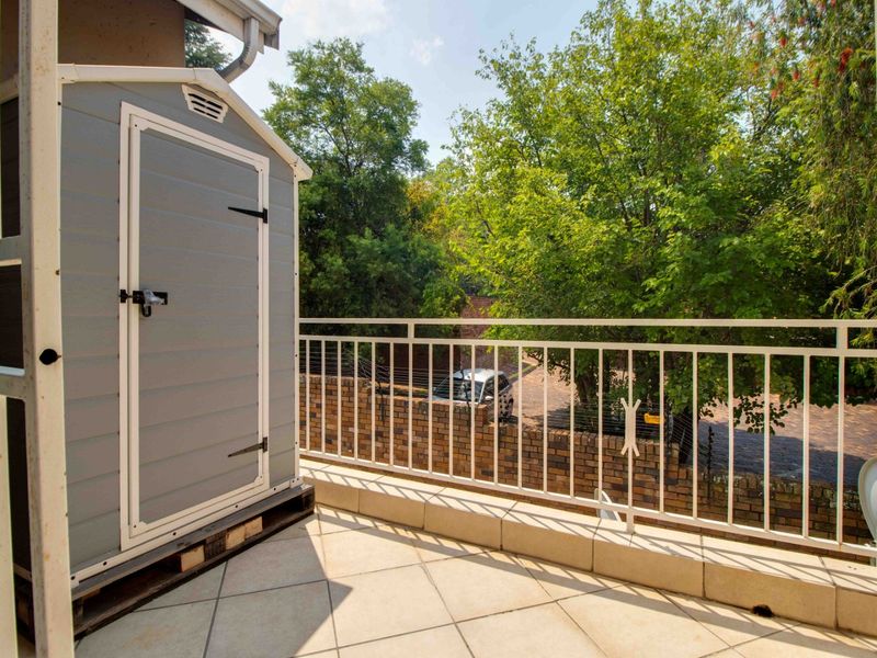 Buccleuch haven flat with pool and garden - Photo 8