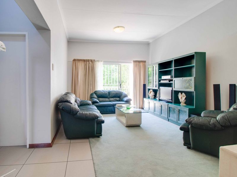 Buccleuch flat with pool and bright living spaces - Photo 10