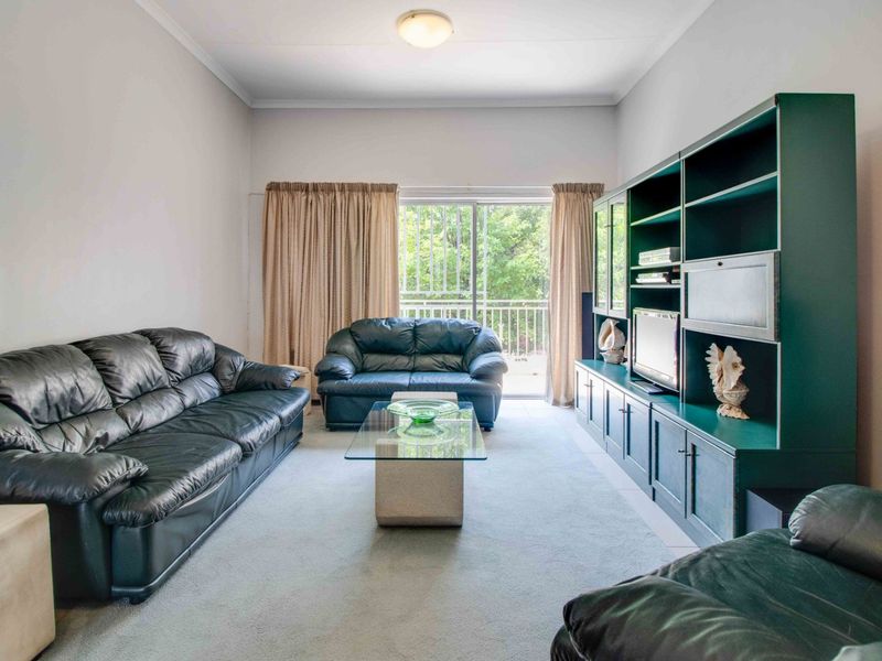 Buccleuch flat with pool and bright living spaces - Photo 8