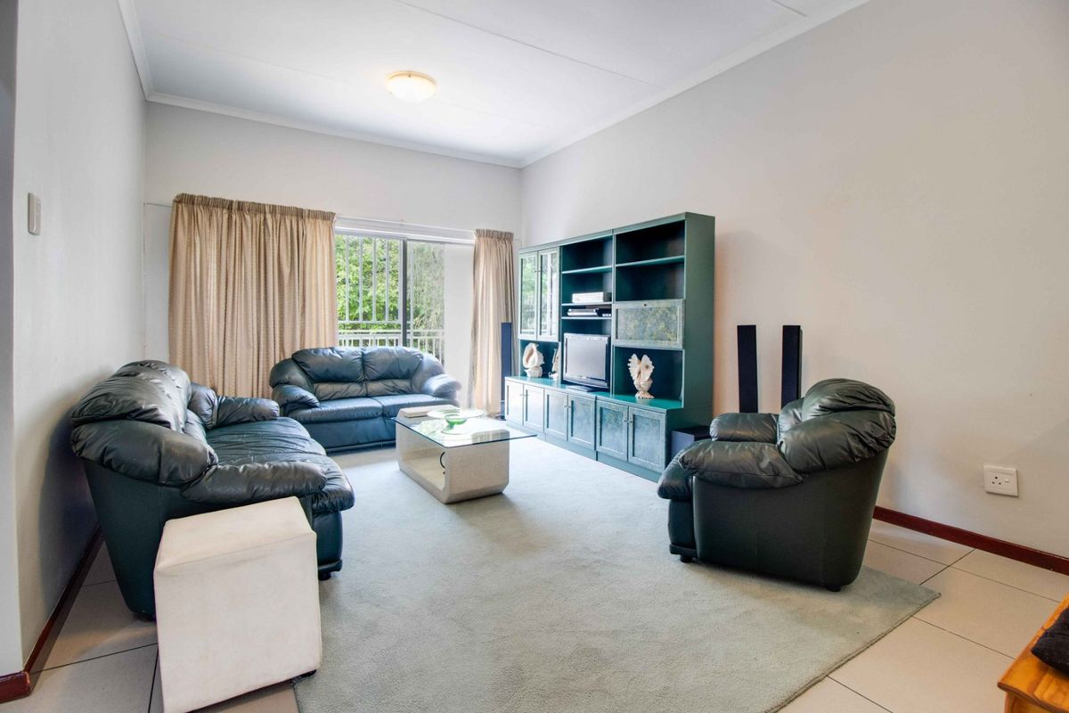 Buccleuch flat with pool and bright living spaces - Photo 3