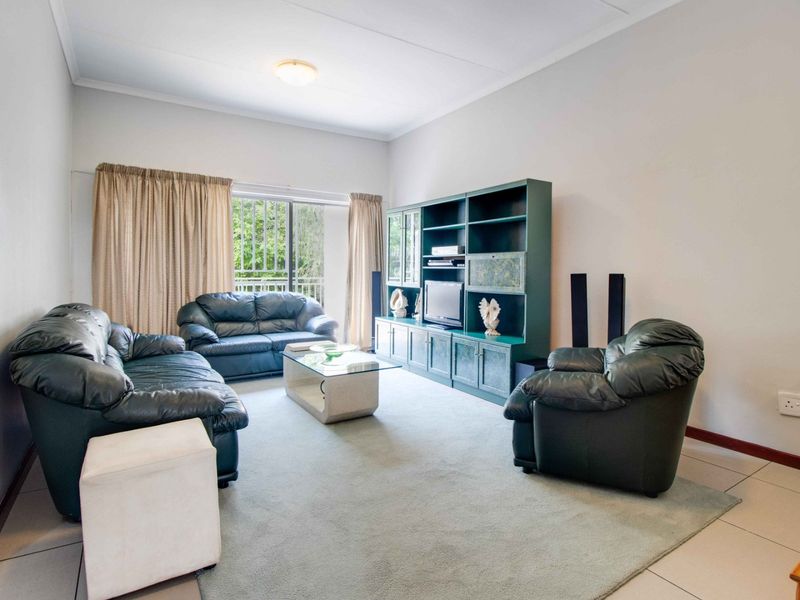Buccleuch flat with pool and bright living spaces - Photo 3