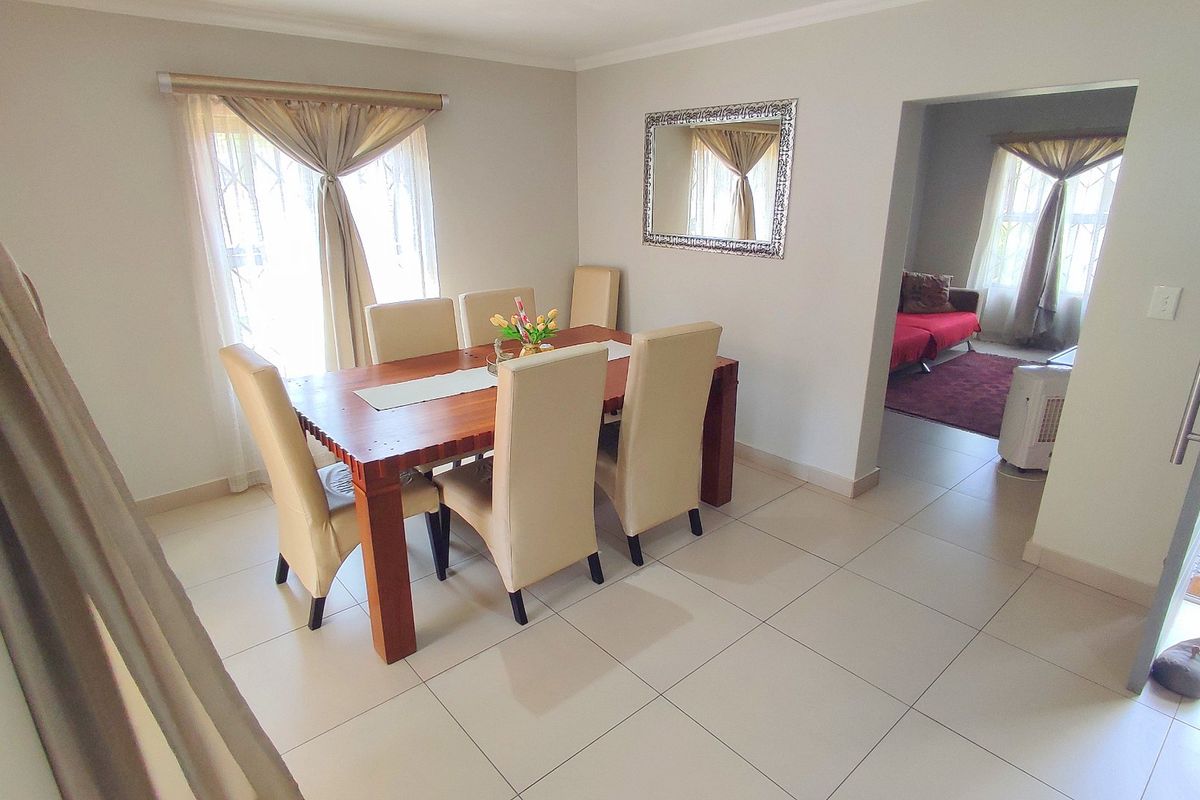 Modern 3 Bedroom Double-Storey Home in Exclusive Upmarket Estate - Photo 3