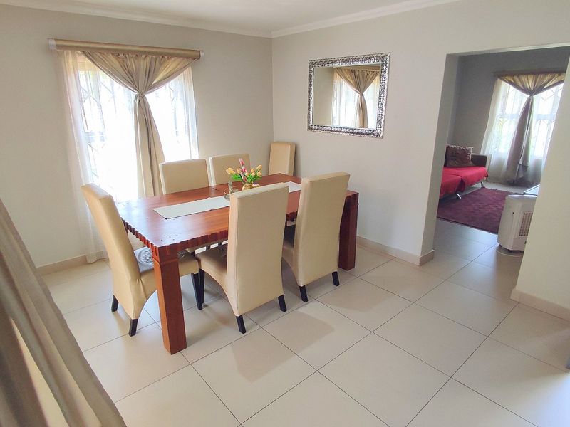 Modern 3 Bedroom Double-Storey Home in Exclusive Upmarket Estate - Photo 3