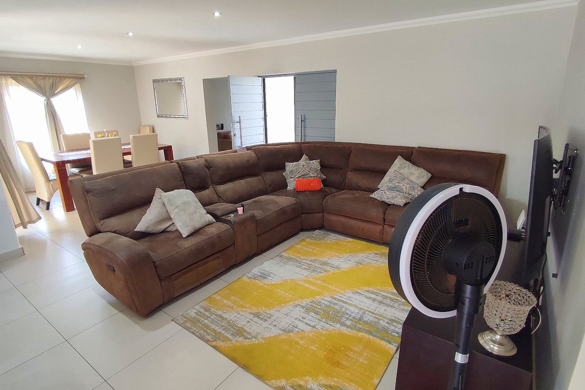 Modern 3 Bedroom Double-Storey Home in Exclusive Upmarket Estate - Photo 2