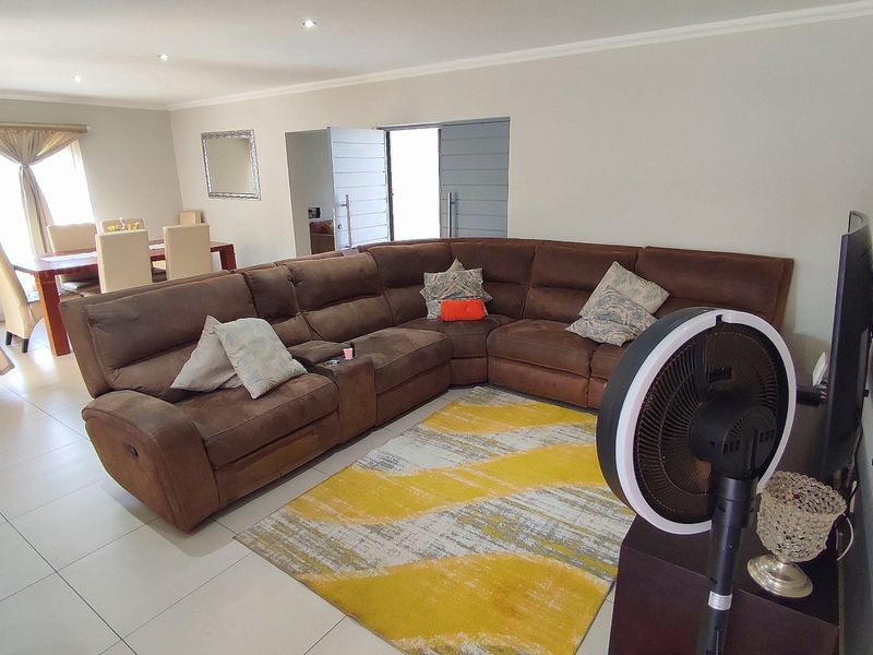 Modern 3 Bedroom Double-Storey Home in Exclusive Upmarket Estate - Photo 2