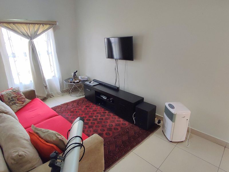 Modern 3 Bedroom Double-Storey Home in Exclusive Upmarket Estate - Photo 5