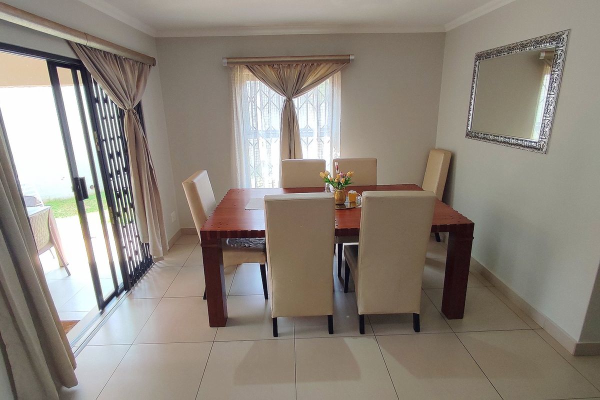 Modern 3 Bedroom Double-Storey Home in Exclusive Upmarket Estate - Photo 4