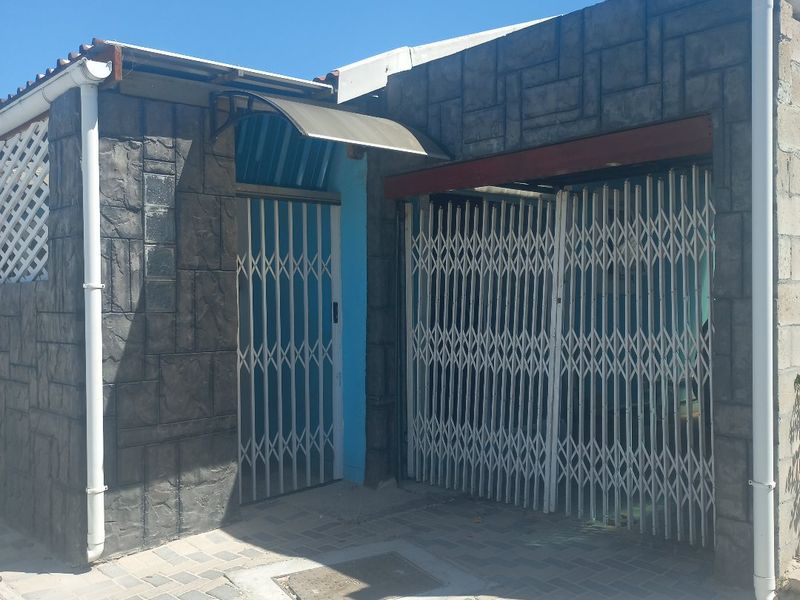 Beautiful 2 bedroom family home, Close to all amenities. - Photo 2