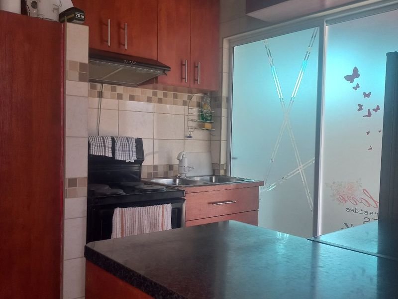 Beautiful 2 bedroom family home, Close to all amenities. - Photo 5