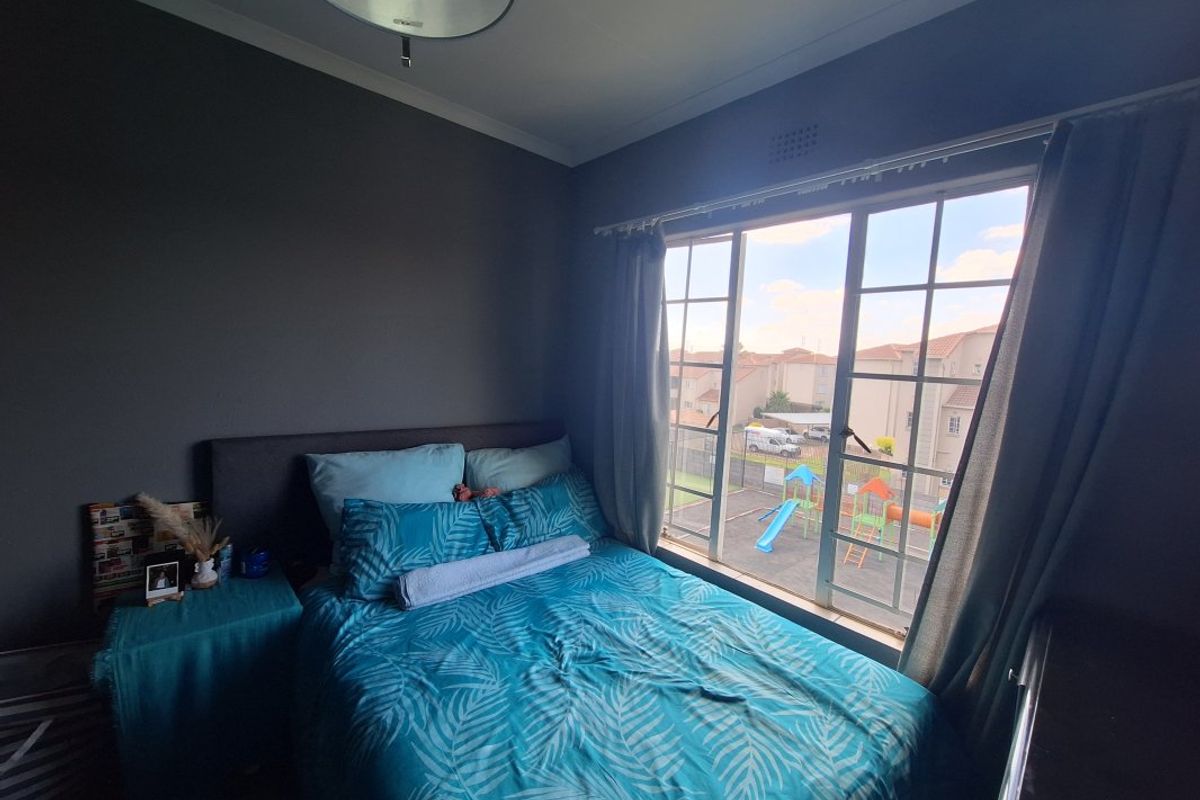 Modern 2-Bedroom Apartment in Secure Family Complex – Move-In Ready! - Photo 5