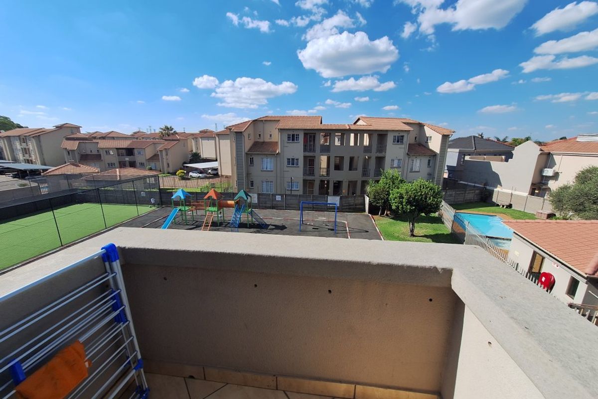 Modern 2-Bedroom Apartment in Secure Family Complex – Move-In Ready! - Photo 3