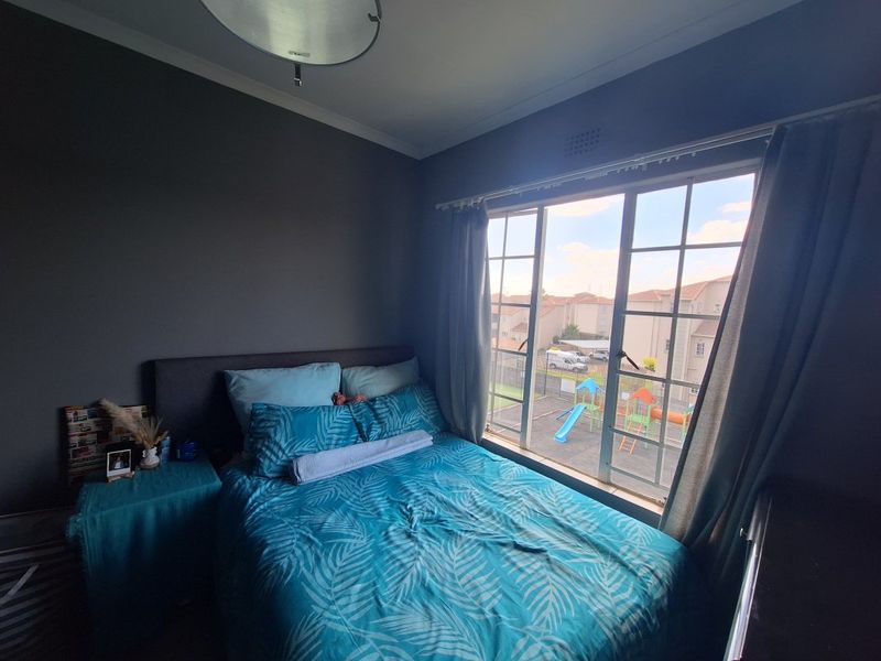 Modern 2-Bedroom Apartment in Secure Family Complex – Move-In Ready! - Photo 5