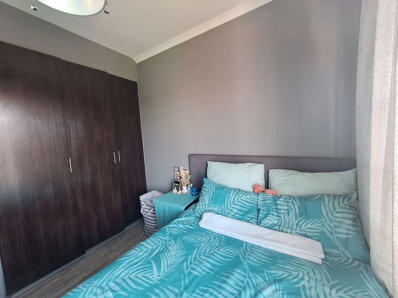 Modern 2-Bedroom Apartment in Secure Family Complex – Move-In Ready! - Photo 4