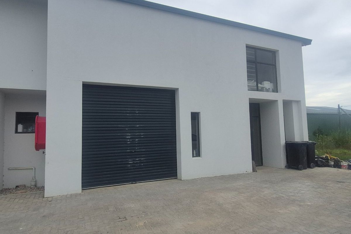 WAREHOUSE TO LET IN KNYSNA INDUSTRIAL  - Photo 3