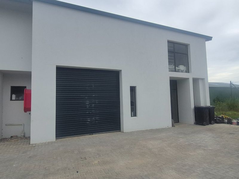 WAREHOUSE TO LET IN KNYSNA INDUSTRIAL  - Photo 3