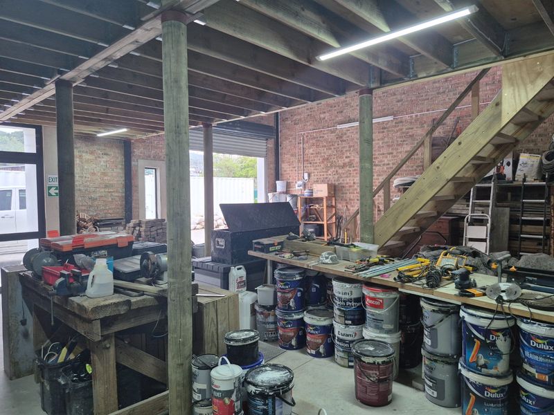 WAREHOUSE TO LET IN KNYSNA INDUSTRIAL  - Photo 10