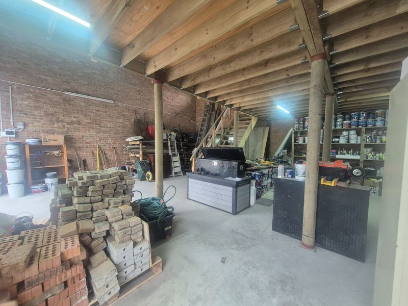 WAREHOUSE TO LET IN KNYSNA INDUSTRIAL  - Photo 6