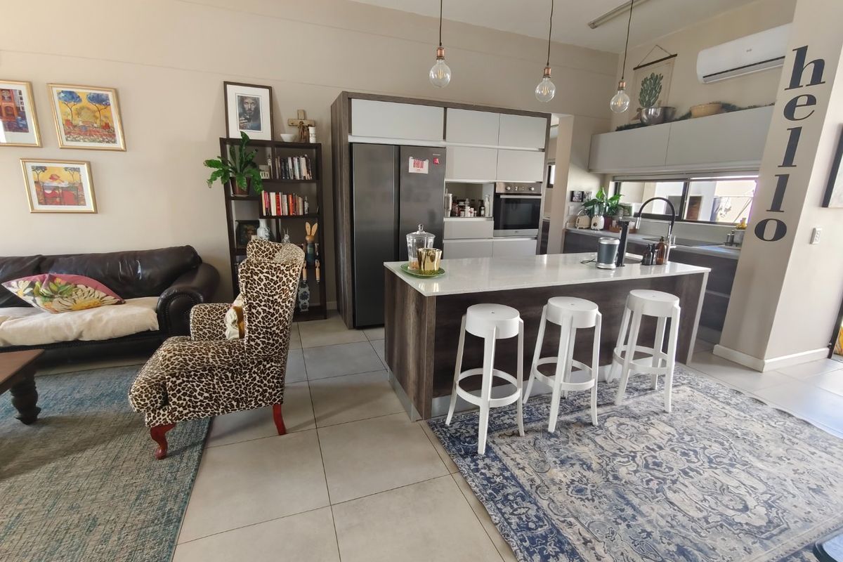 Modern three bedroom at the La Petite boutique gated estate close to prominent schools in Wellington  - Photo 3