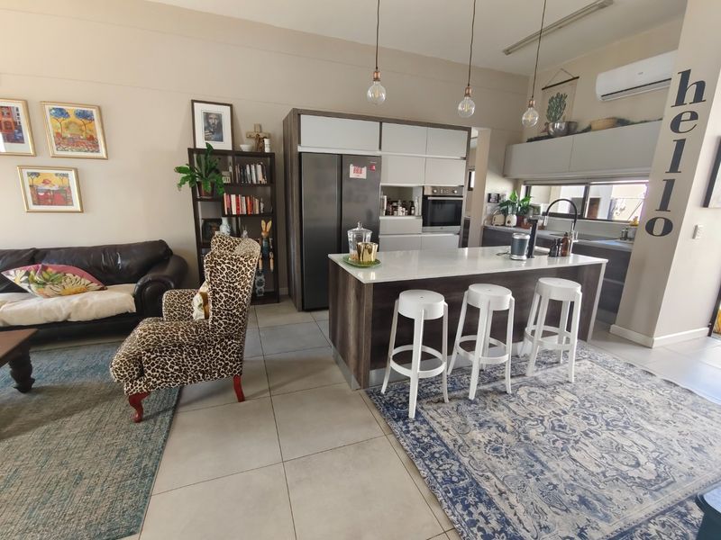 Modern three bedroom at the La Petite boutique gated estate close to prominent schools in Wellington  - Photo 3