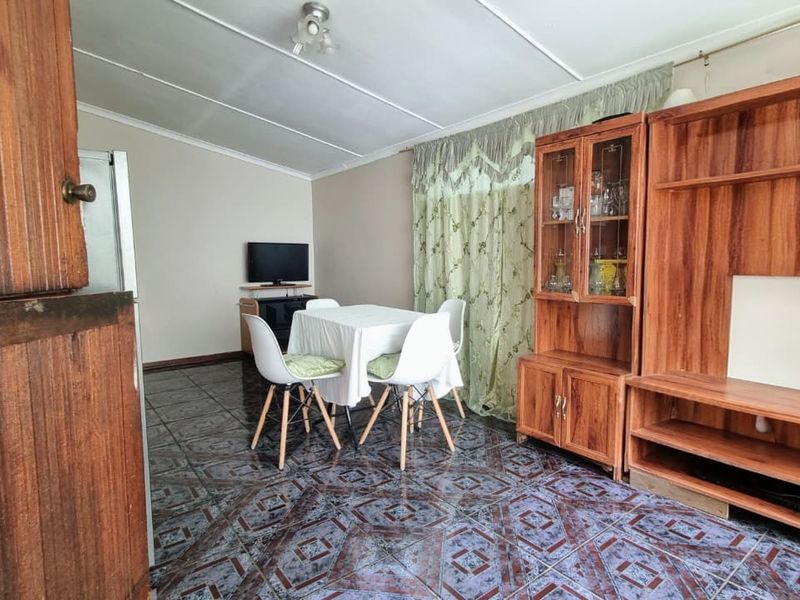 Charming Family Home - Photo 7