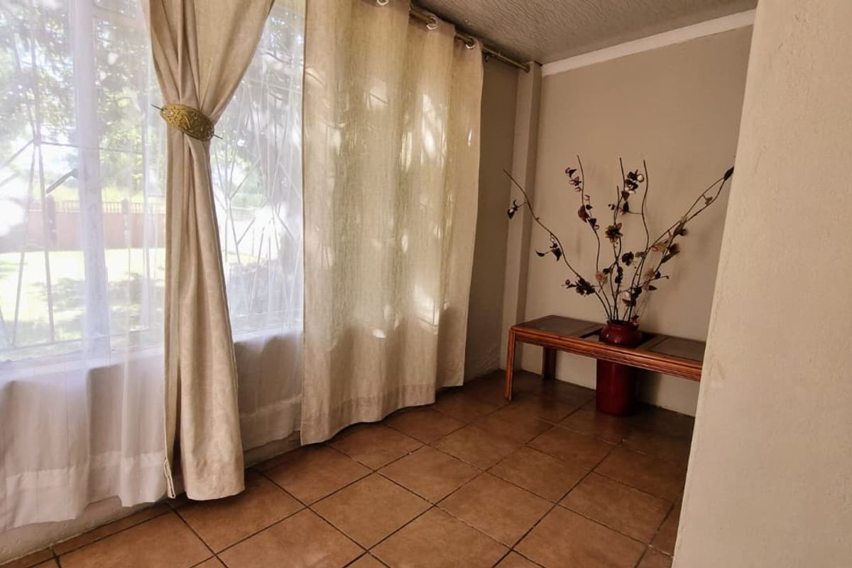 Charming Family Home - Photo 5