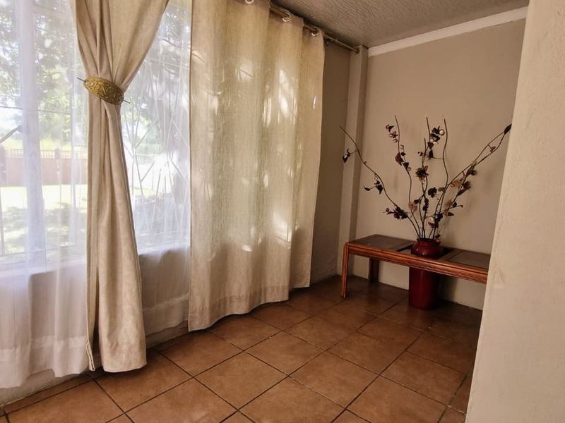 Charming Family Home - Photo 5