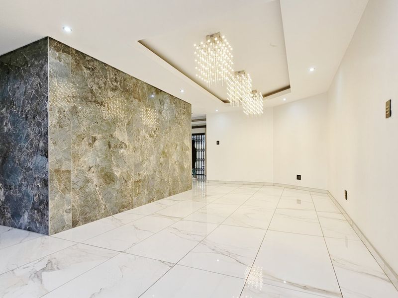 River mansion in Three Rivers East - Photo 5