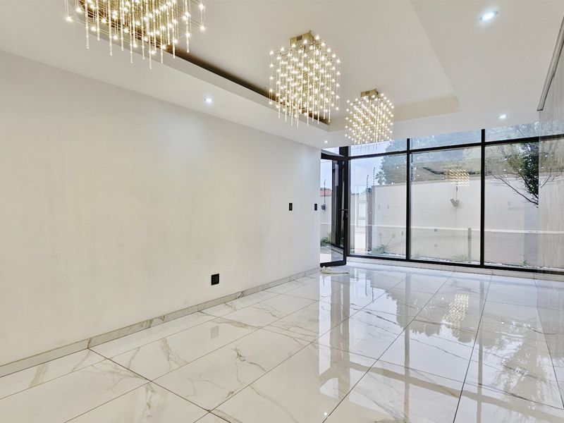 River mansion in Three Rivers East - Photo 6