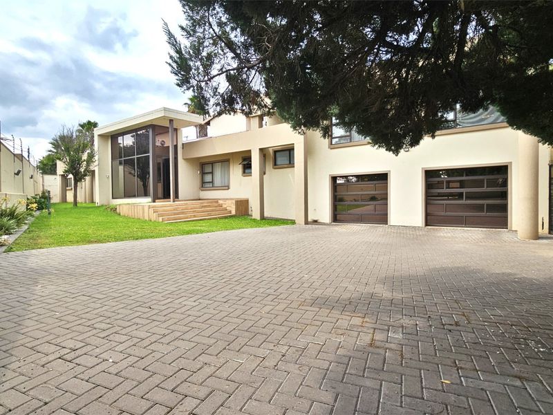 River mansion in Three Rivers East - Photo 3