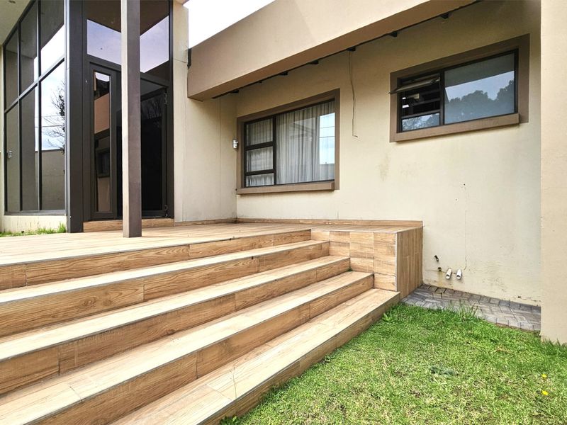 River mansion in Three Rivers East - Photo 4