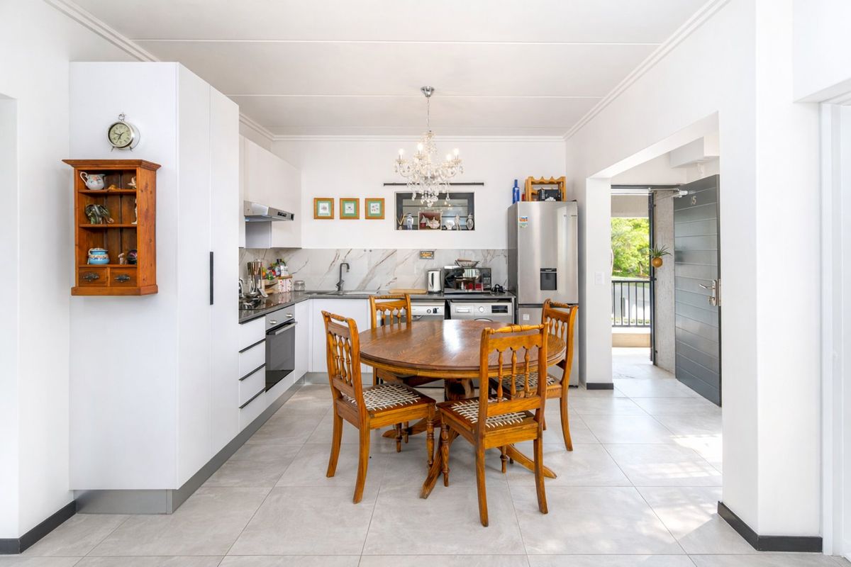 Stylish 2-Bedroom Apartment in Prime Bryanston Location - Photo 5